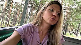 Kiimainen Blondi Teini Rotujenvälinen Webcam Show