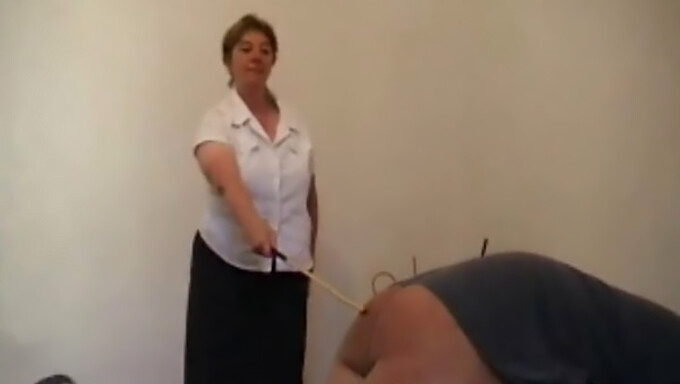 Milf Saa Karkea Kanssa Caning Vuonna Hardcore Video